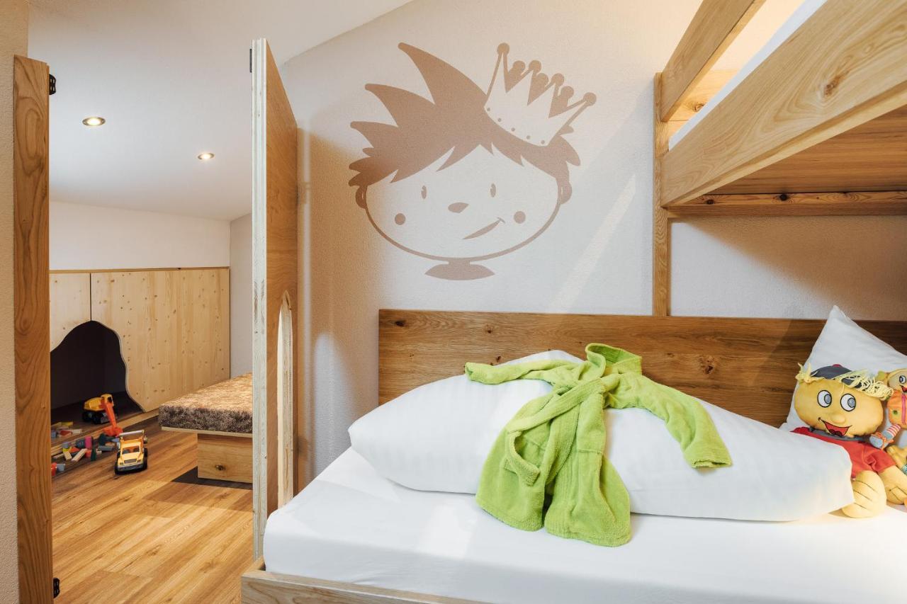 Kinderhotel Laderhof ラディス エクステリア 写真