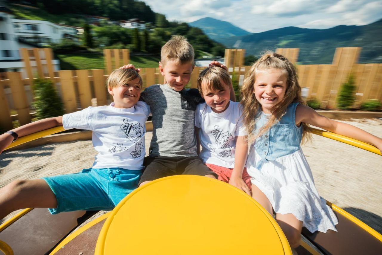 Kinderhotel Laderhof ラディス エクステリア 写真