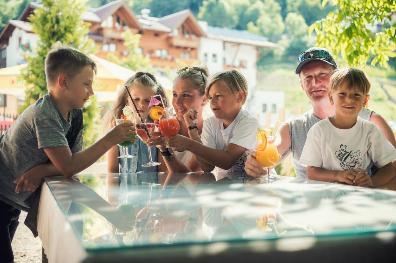 Kinderhotel Laderhof ラディス エクステリア 写真