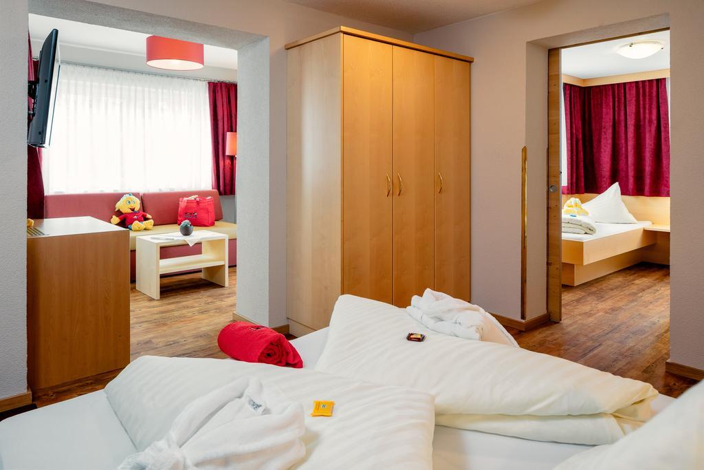 Kinderhotel Laderhof ラディス エクステリア 写真