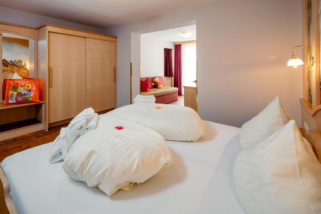 Kinderhotel Laderhof ラディス エクステリア 写真