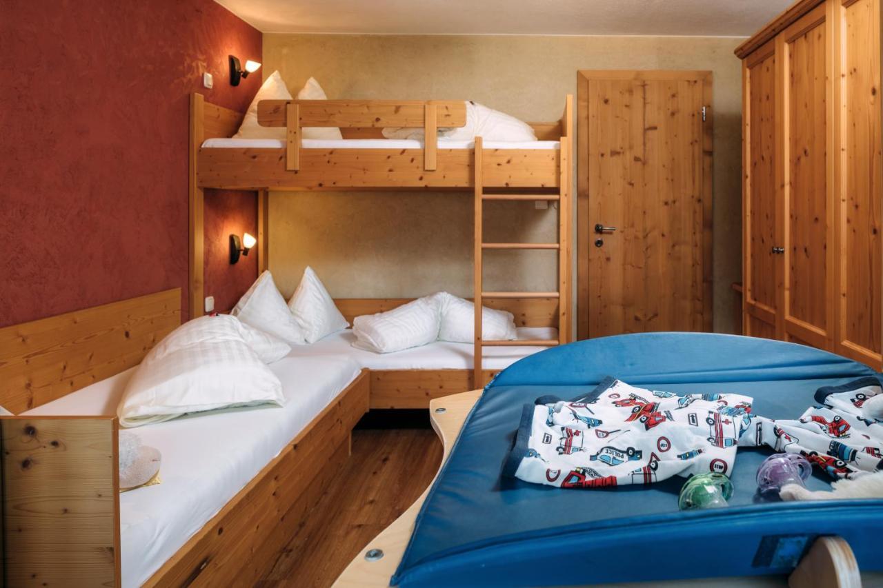 Kinderhotel Laderhof ラディス エクステリア 写真