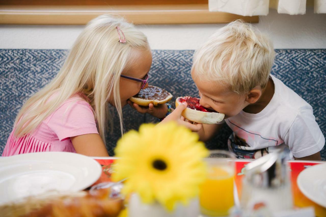 Kinderhotel Laderhof ラディス エクステリア 写真