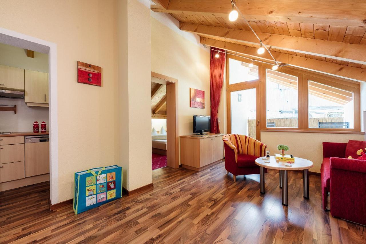 Kinderhotel Laderhof ラディス エクステリア 写真