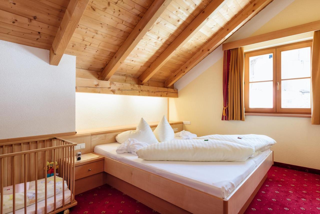 Kinderhotel Laderhof ラディス エクステリア 写真